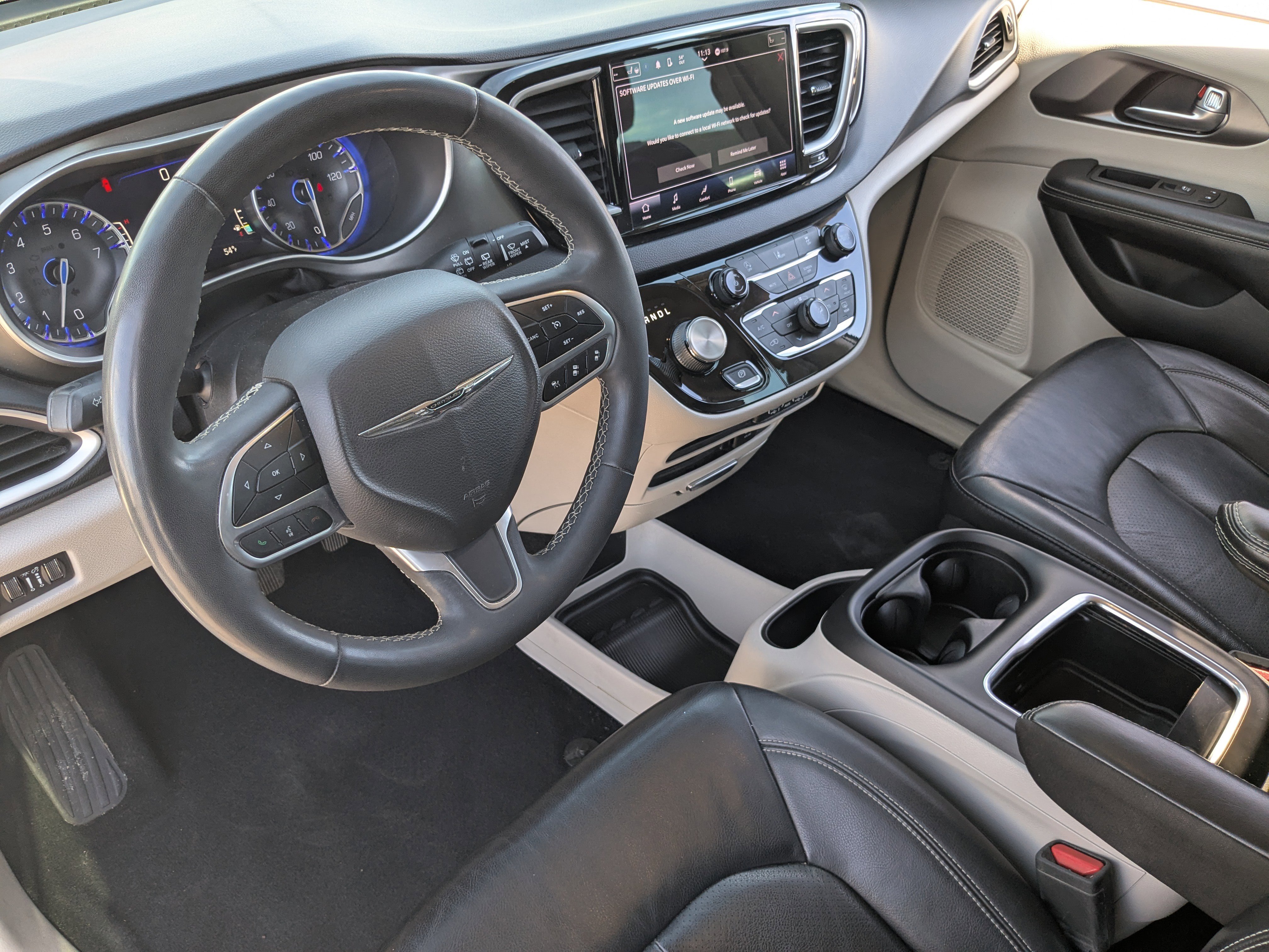 Used 2022 Chrysler Pacifica Touring-L image 27