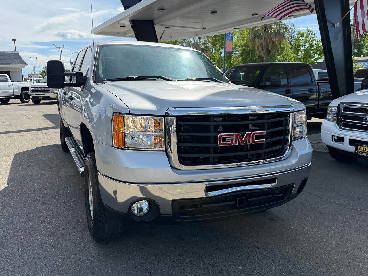 Used 2010 GMC Sierra 2500 SLE w/ Suspension Package, Off-Road image 47