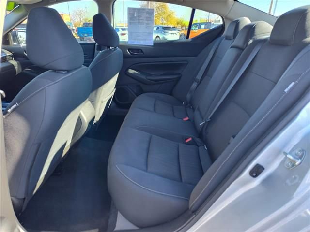 Used 2024 Nissan Altima 2.5 SV image 7