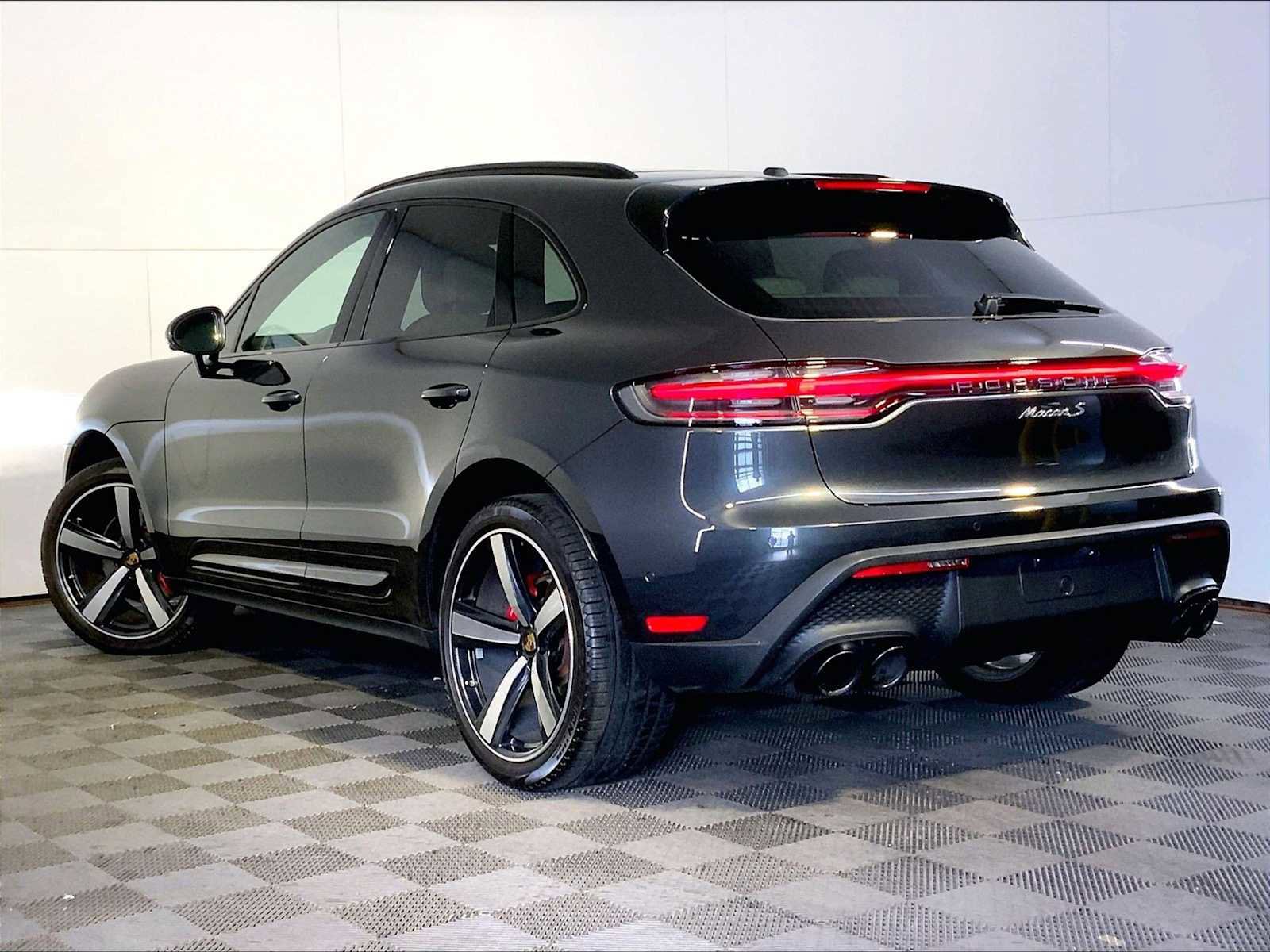 Certified 2023 Porsche Macan S AWD/4WD image 3