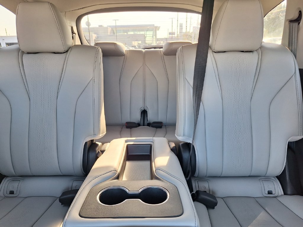 Certified 2026 Acura MDX w/ Technology Package FWD image 33
