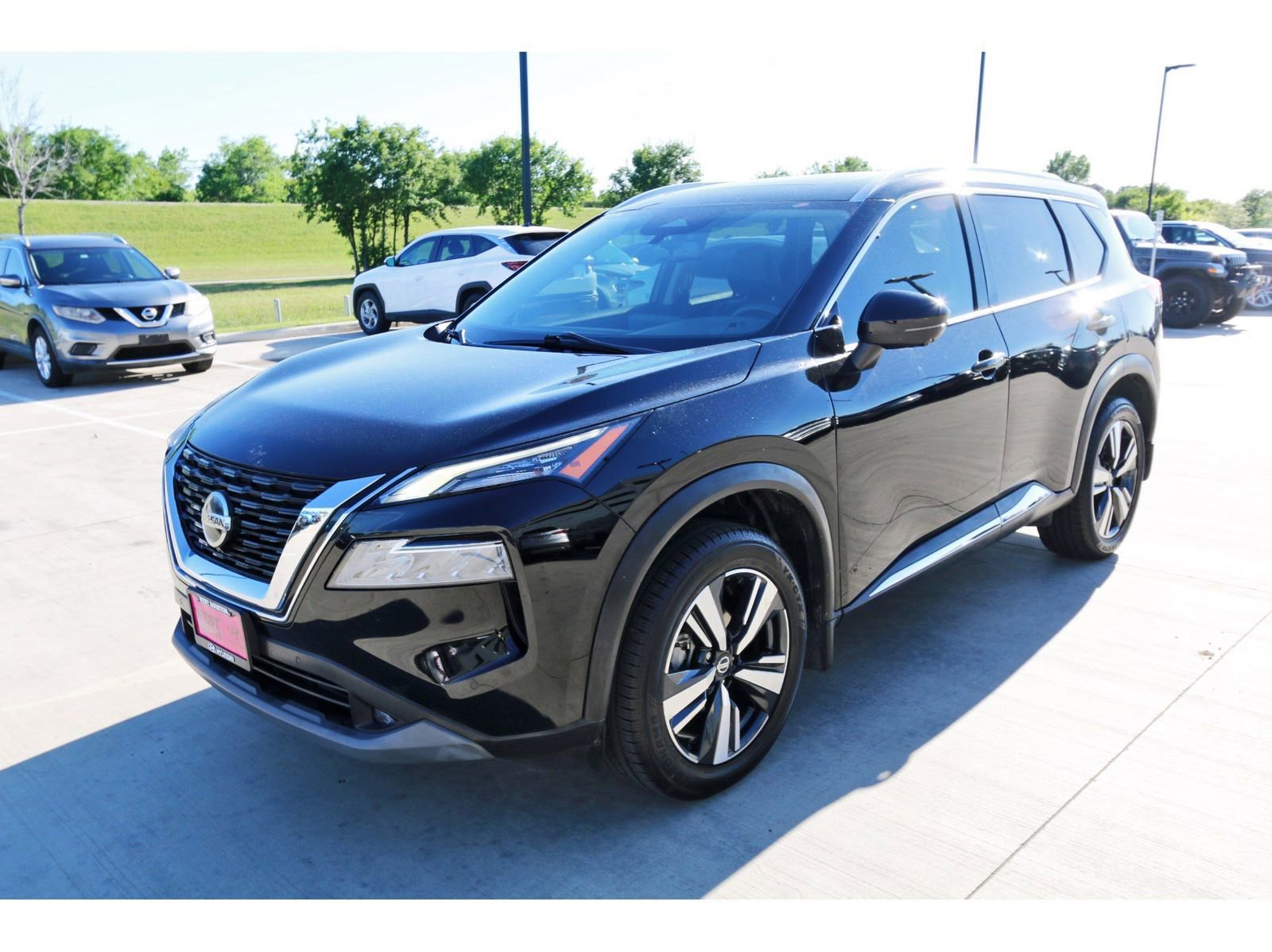 Used 2021 Nissan Rogue SL w/ Premium Package image 3