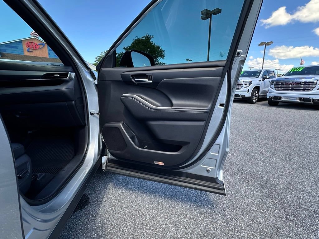 Used 2021 Toyota Highlander XSE AWD/4WD image 15