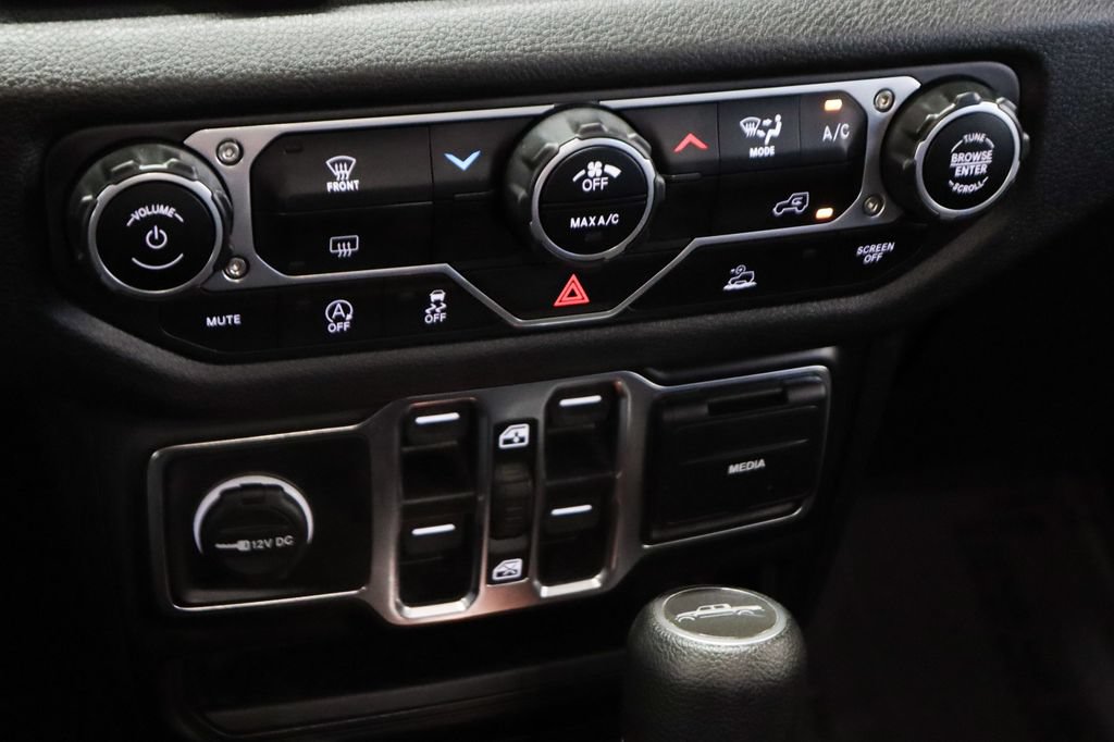 Used 2025 Jeep Gladiator Sport AWD/4WD image 32