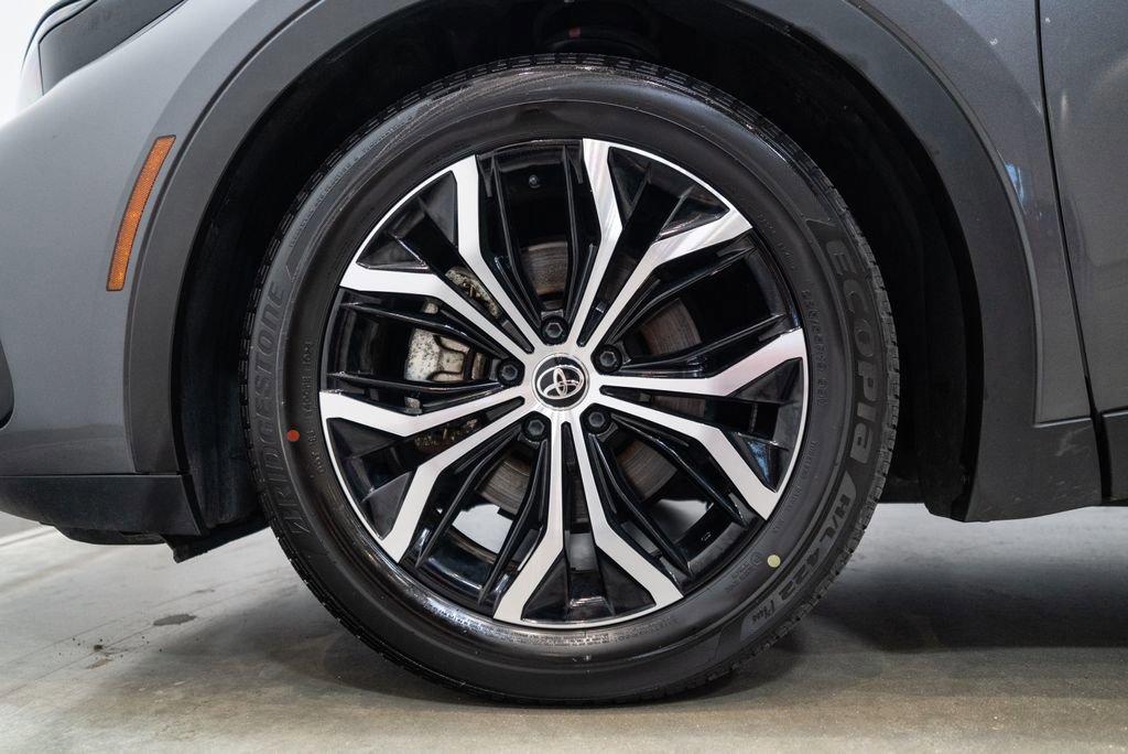 Used 2024 Toyota Crown AWD/4WD image 11