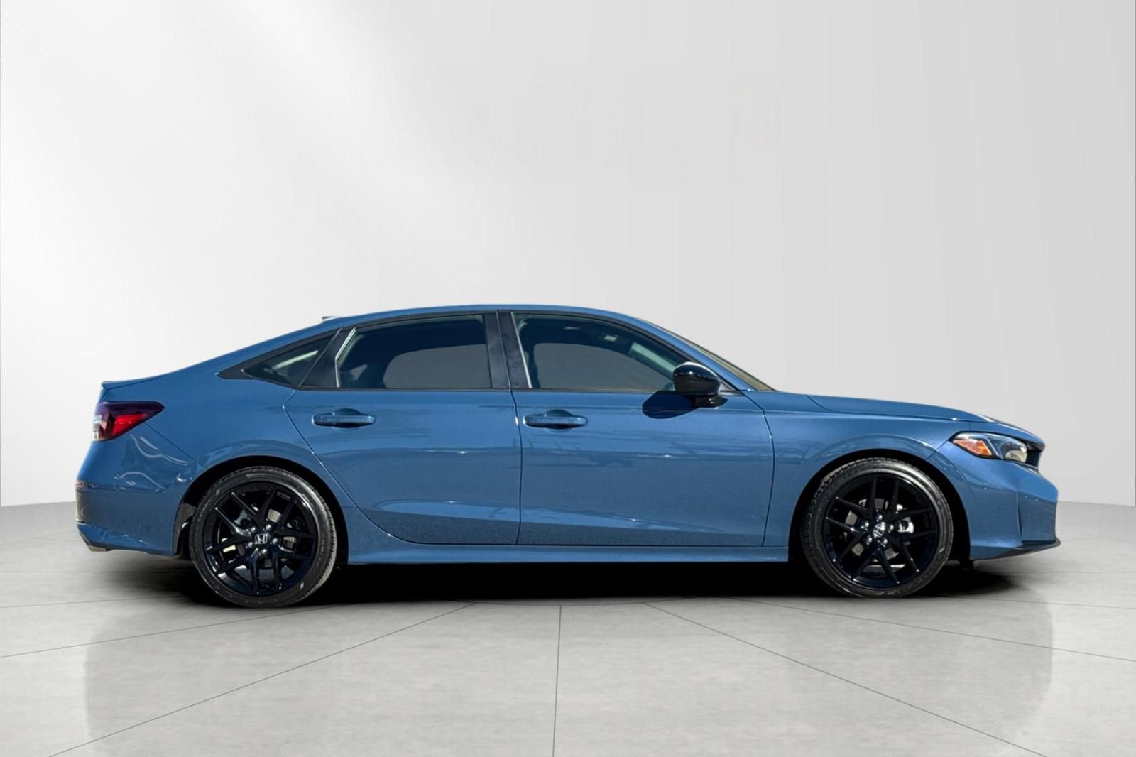 Used 2025 Honda Civic Sport image 2