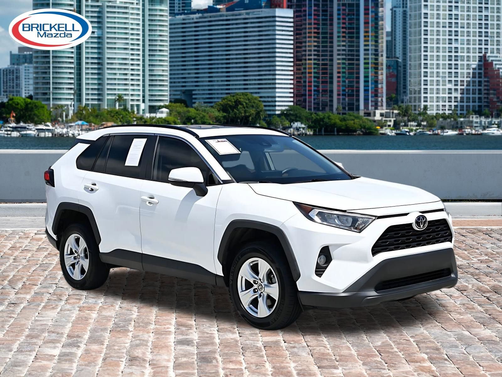 Used 2021 Toyota RAV4 XLE w/ Convenience Package FWD image 3