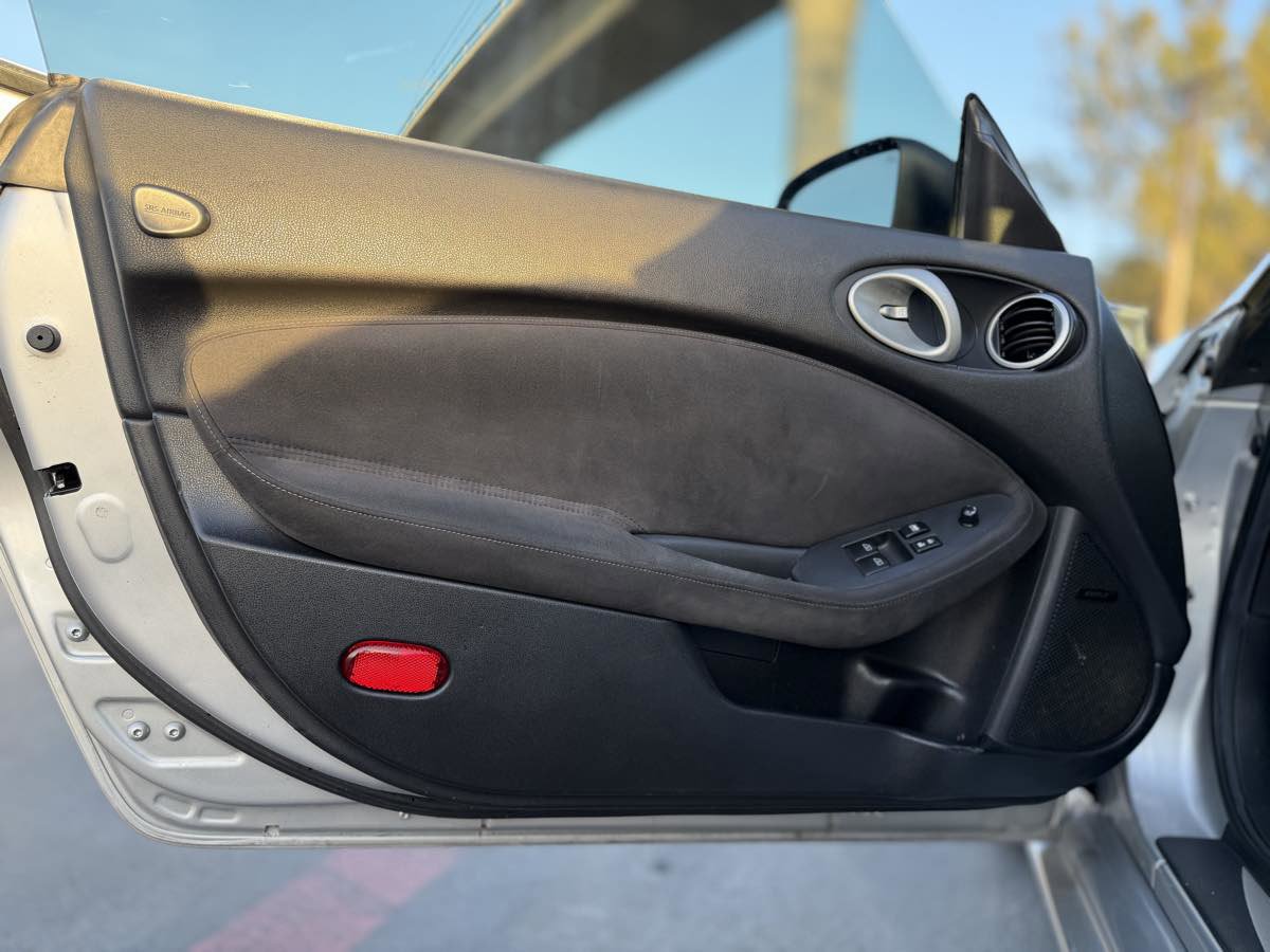 Used 2011 Nissan 370Z Touring w/ Sport Pkg image 18