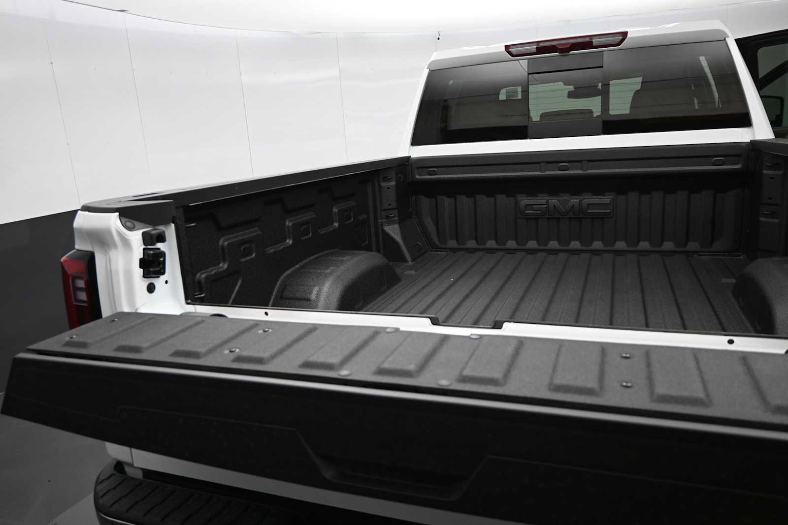 New 2026 GMC Sierra 2500 SLT w/ SLT Premium Package AWD/4WD image 14