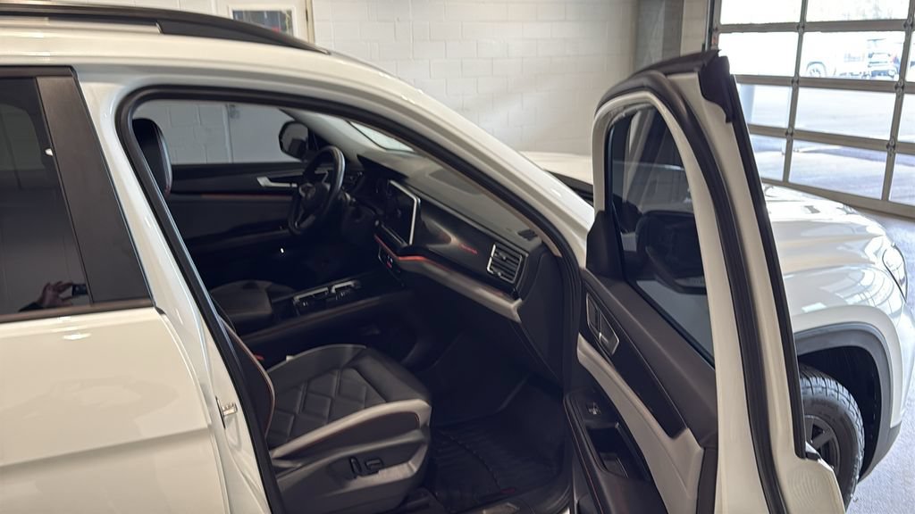 Used 2024 Volkswagen Atlas Peak Edition SEL AWD/4WD image 12