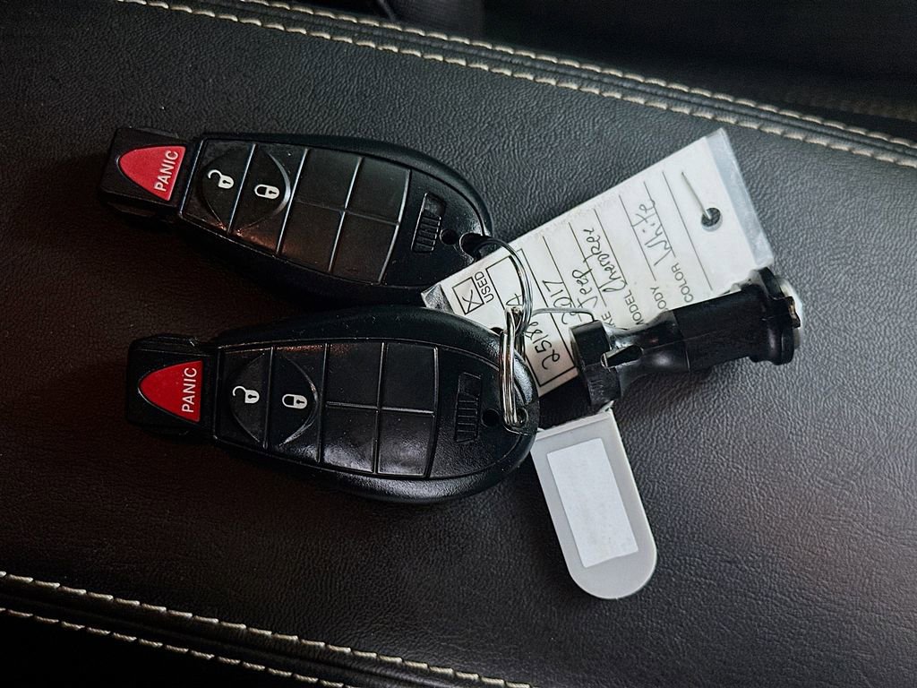 Used 2017 Jeep Cherokee Latitude w/ Comfort & Sound Group image 36