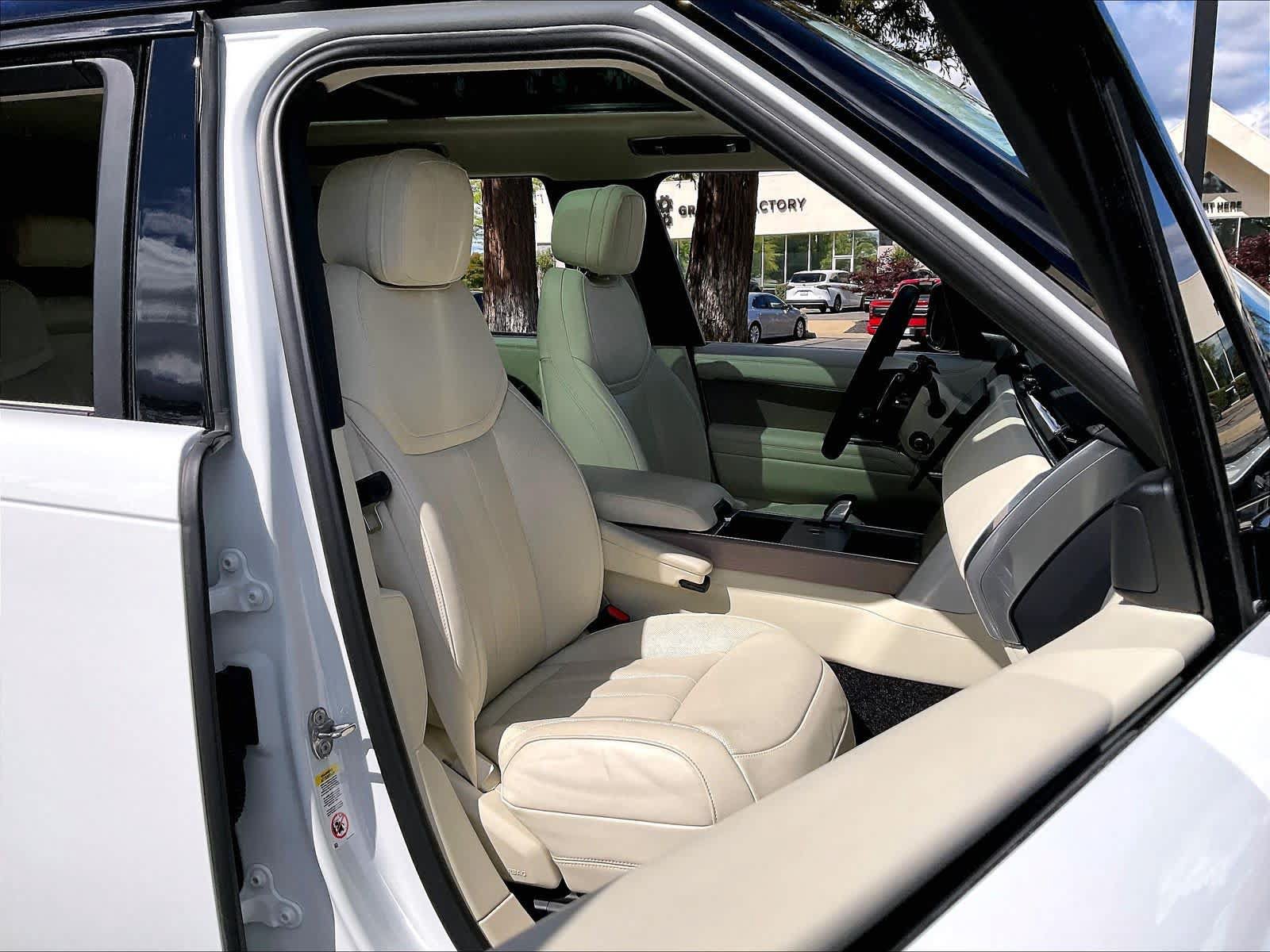 Used 2025 Land Rover Range Rover SE AWD/4WD image 7