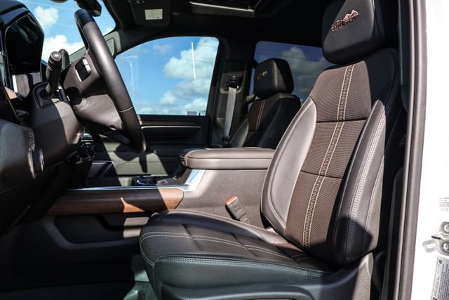 Used 2025 Chevrolet Silverado 2500 High Country w/ High Country Premium Package AWD/4WD image 9