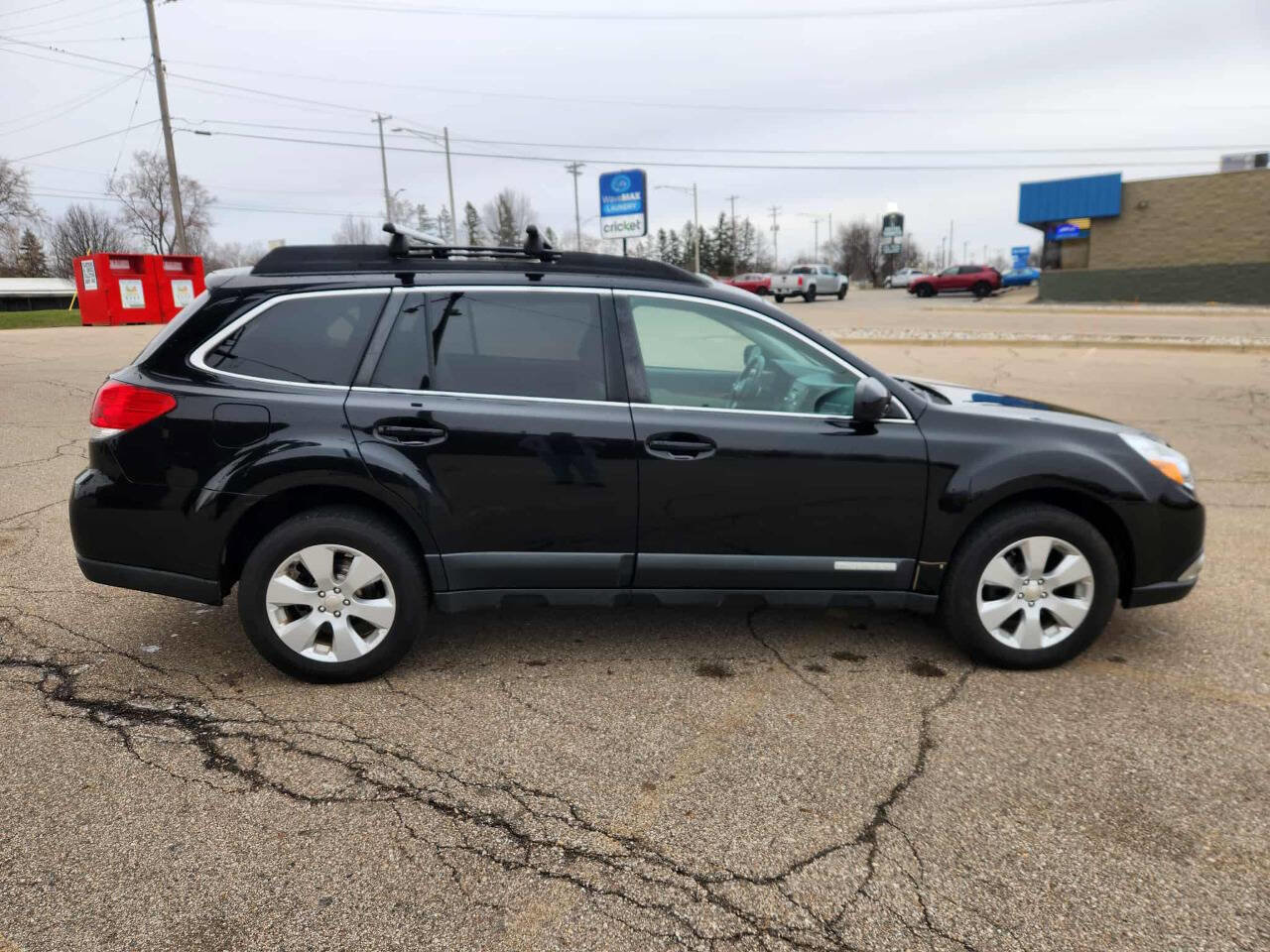 Used 2011 Subaru Outback 2.5i Limited image 3