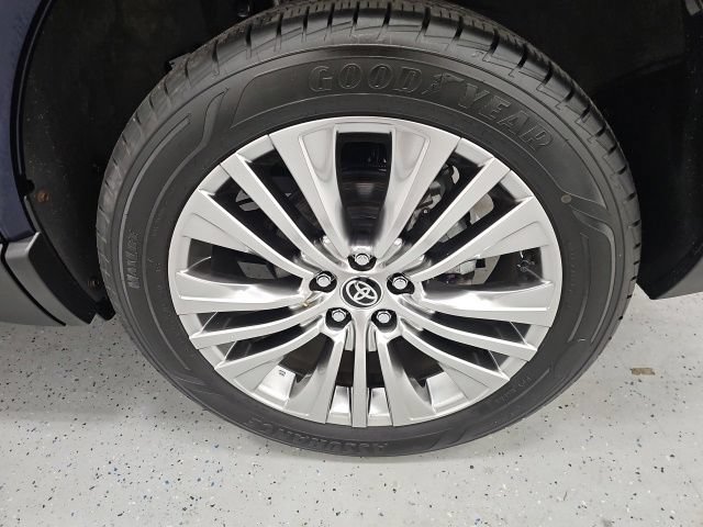 Certified 2021 Toyota Venza Limited w/ Advanced Technology Package AWD/4WD image 11