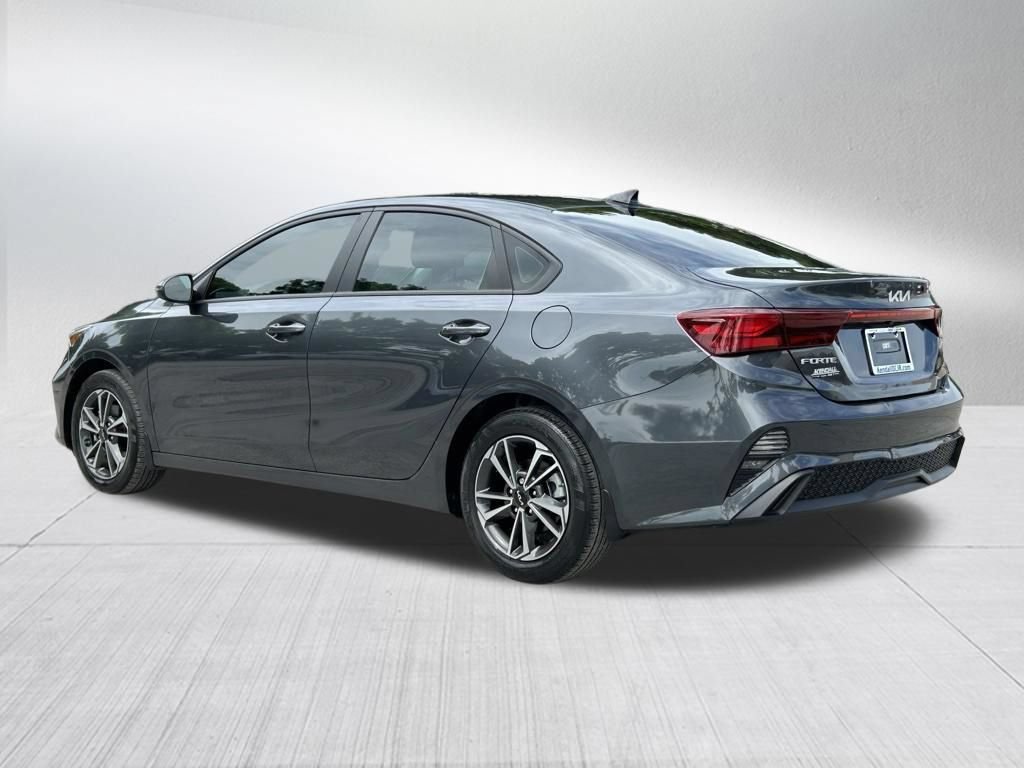 Used 2024 Kia Forte LXS w/ LXS Technology Package FWD image 7