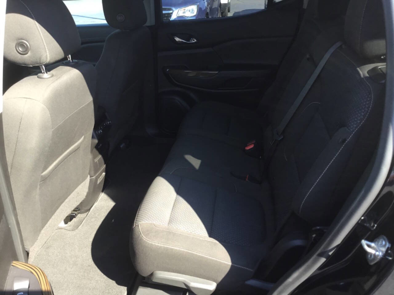 Used 2020 GMC Acadia SLE w/ LPO, Floor Liner Package image 4