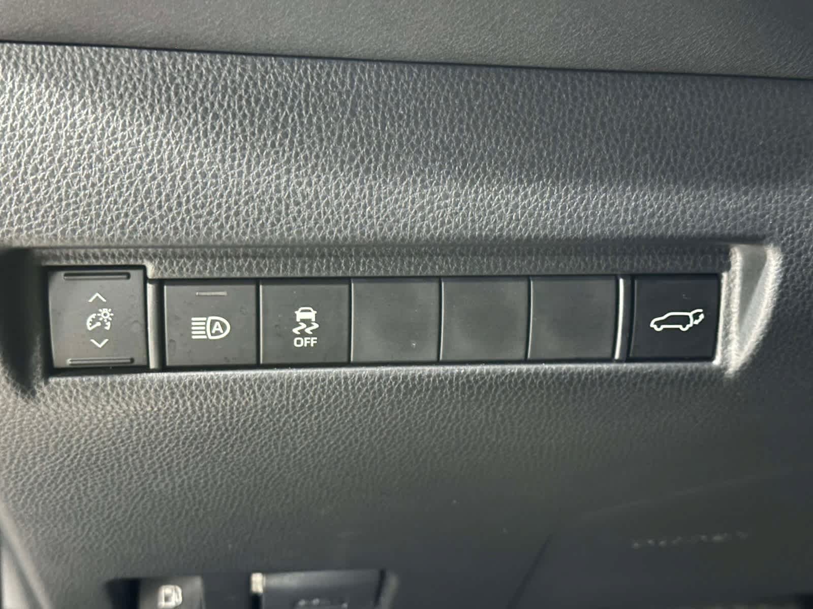 Used 2024 Toyota Venza XLE AWD/4WD image 21