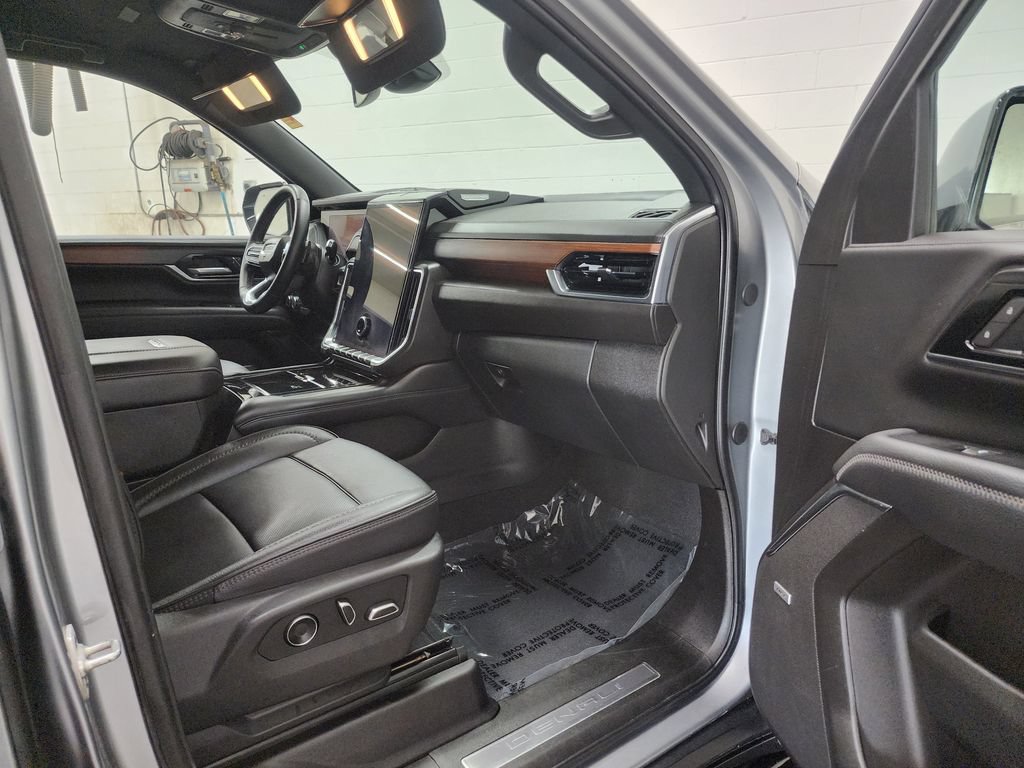 Used 2025 GMC Yukon Denali AWD/4WD image 35