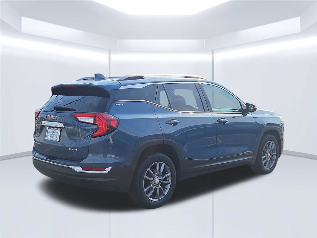 Used 2024 GMC Terrain SLT AWD/4WD image 5