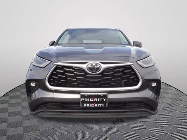 Used 2023 Toyota Highlander XLE image 5