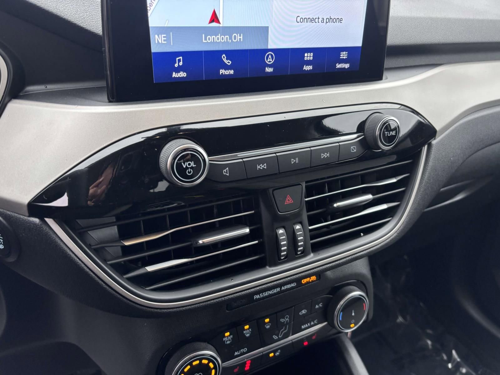 Used 2022 Ford Escape SE w/ SE Sport Appearance Package image 23