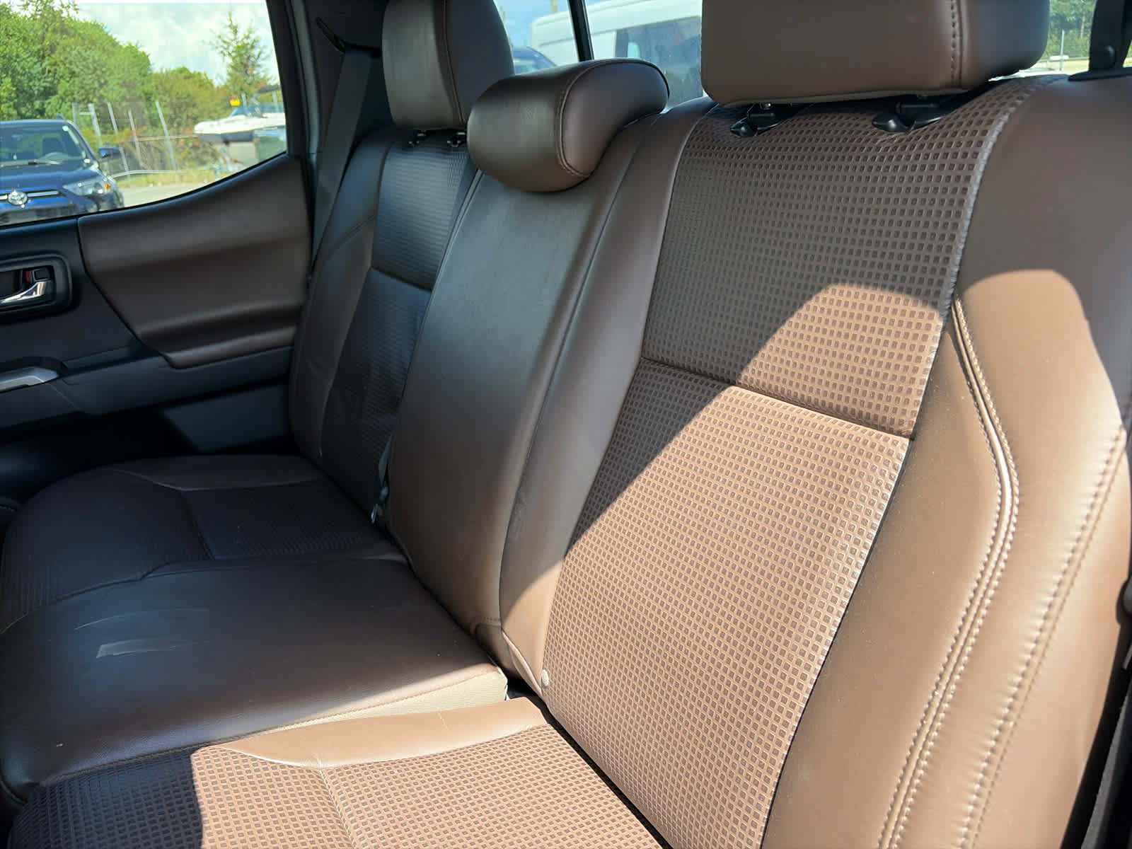 Used 2019 Toyota Tacoma Limited AWD/4WD image 10