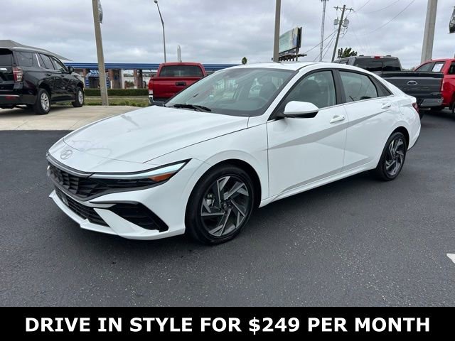Used 2025 Hyundai Elantra SEL image 3