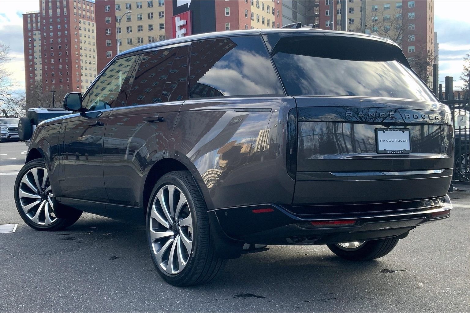 New 2026 Land Rover Range Rover SE image 12