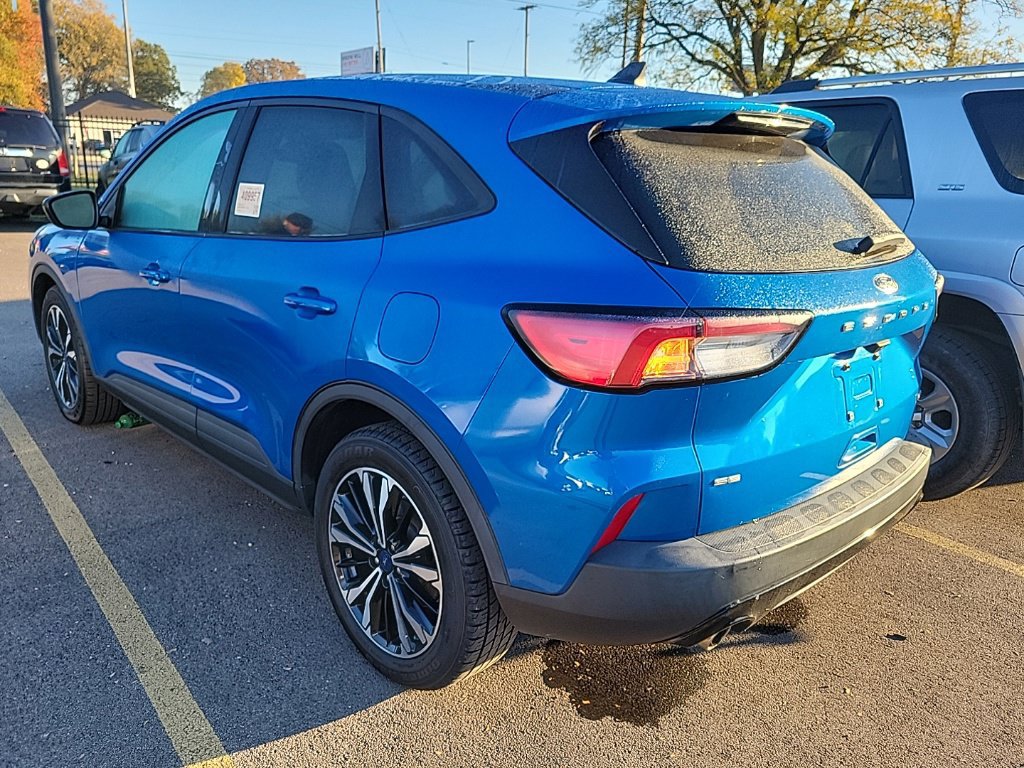 Used 2021 Ford Escape SE w/ SE Sport Appearance Package FWD image 4