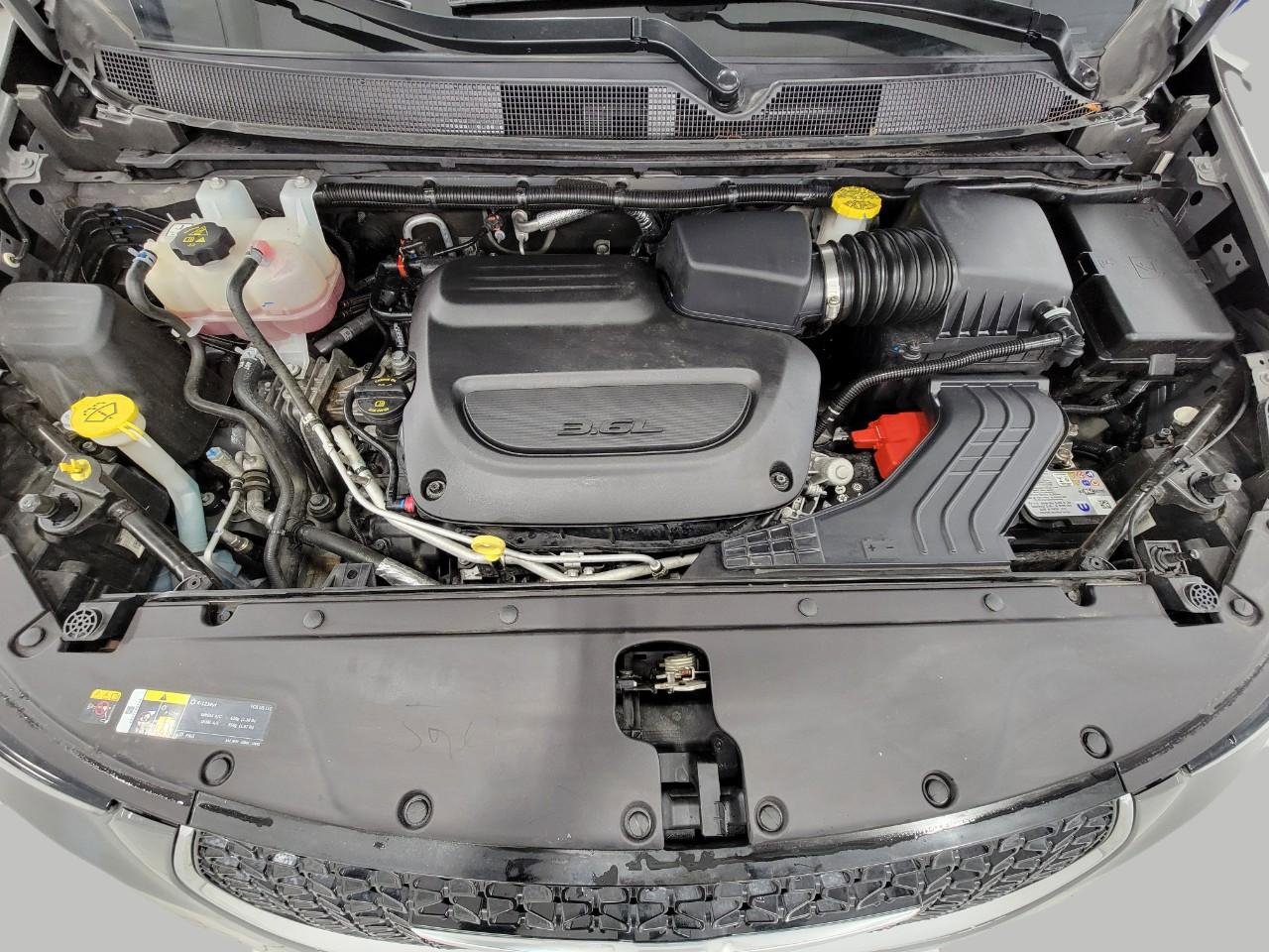 Used 2025 Chrysler Pacifica Select image 10