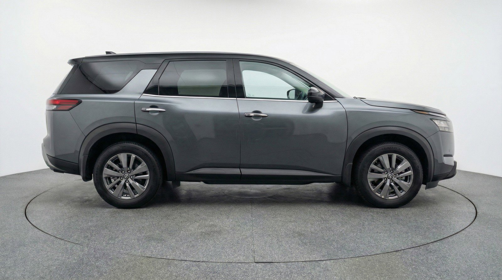 Used 2025 Nissan Pathfinder SV AWD/4WD image 11