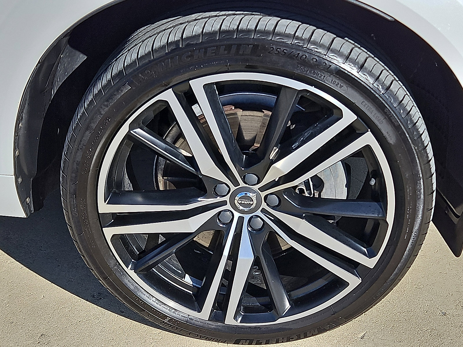 Used 2021 Volvo XC60 T6 R-Design image 8