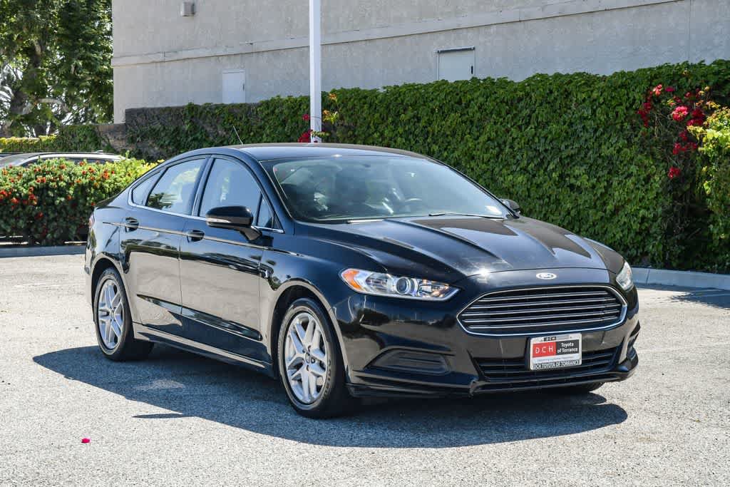 Used 2016 Ford Fusion SE FWD image 3