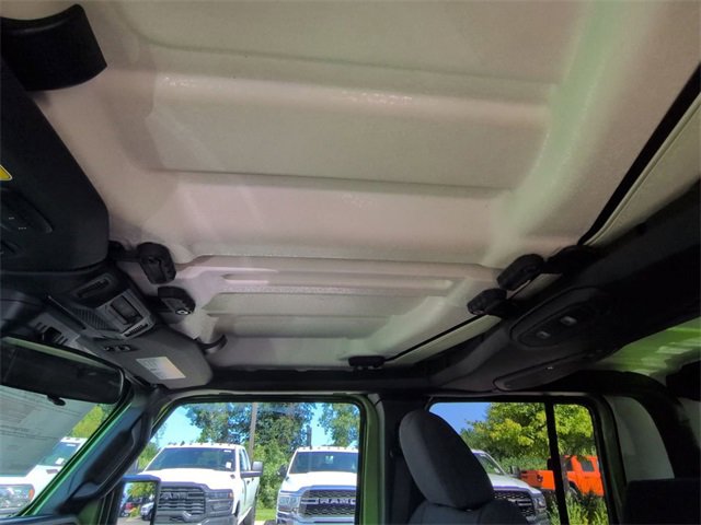 New 2025 Jeep Gladiator Sport image 12