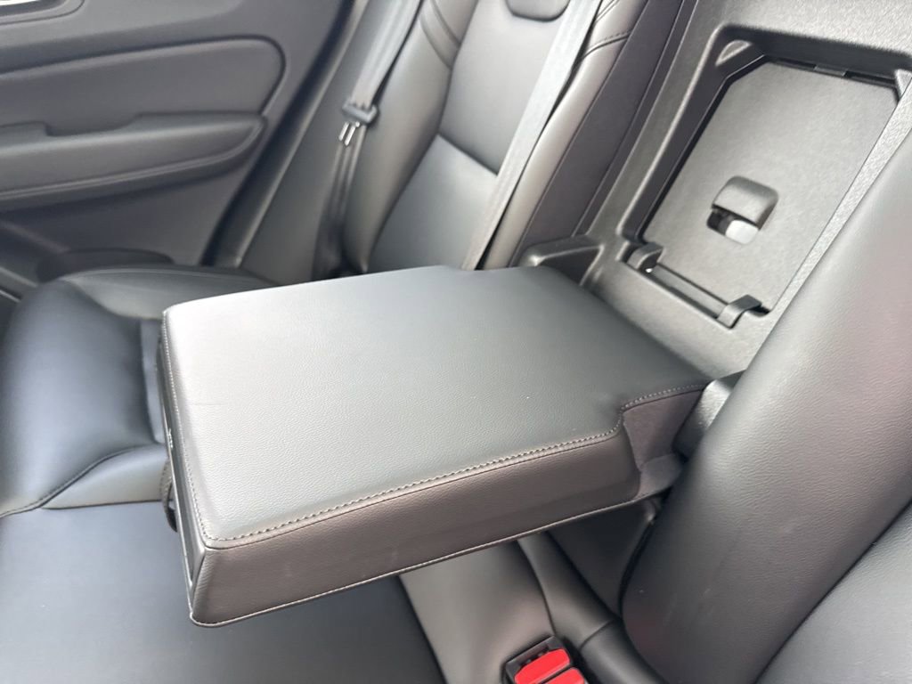 Used 2024 Volvo XC60 B5 Core w/ Protection Package Premier image 15