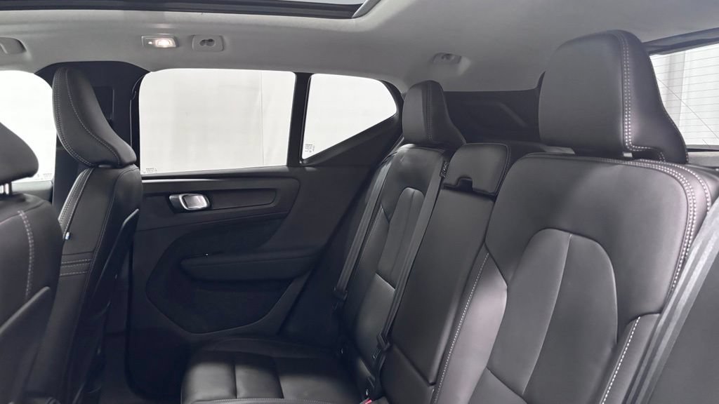 Certified 2026 Volvo XC40 B5 Plus AWD/4WD image 22
