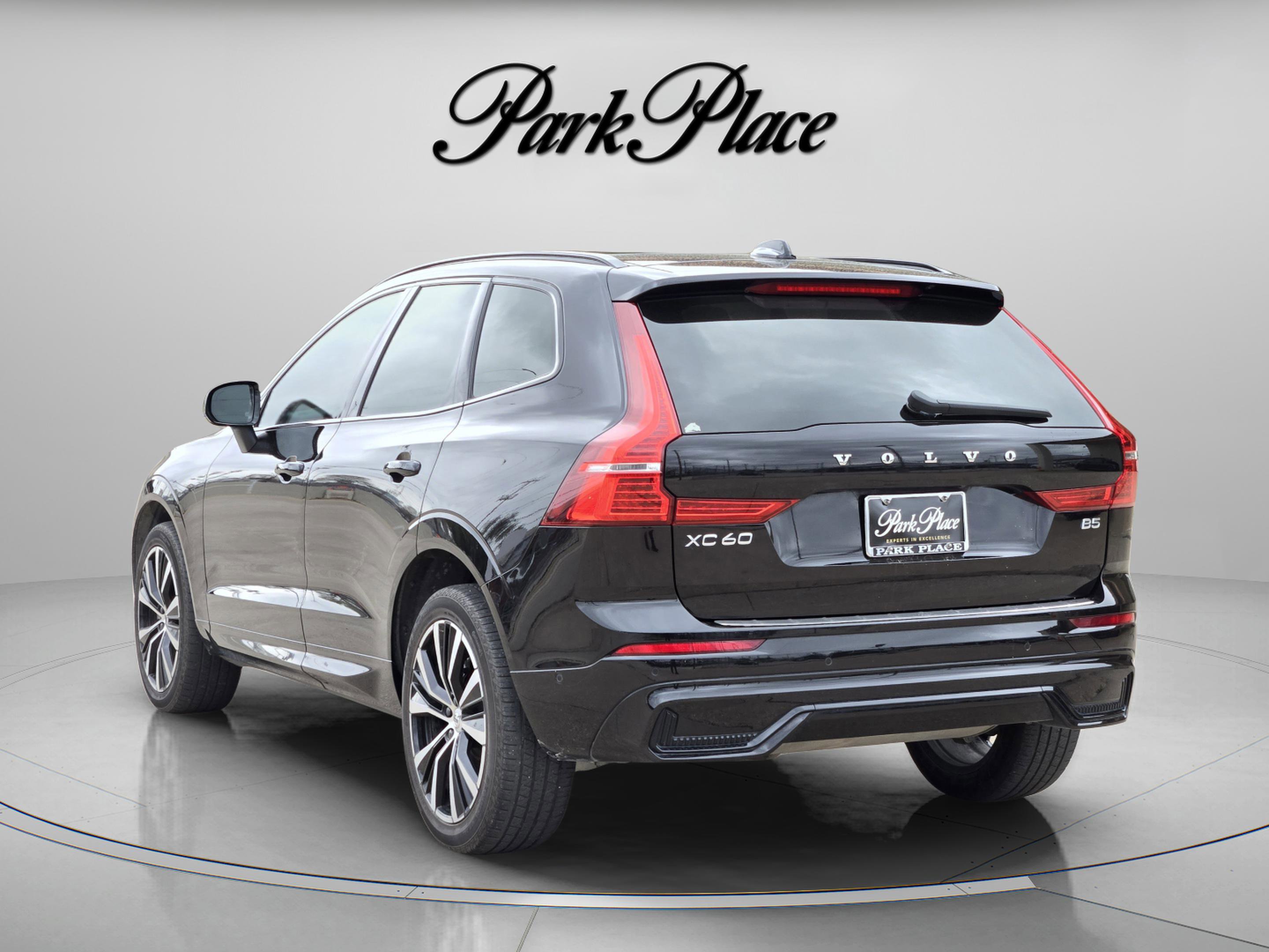 Used 2023 Volvo XC60 B5 Plus w/ Climate Package image 3