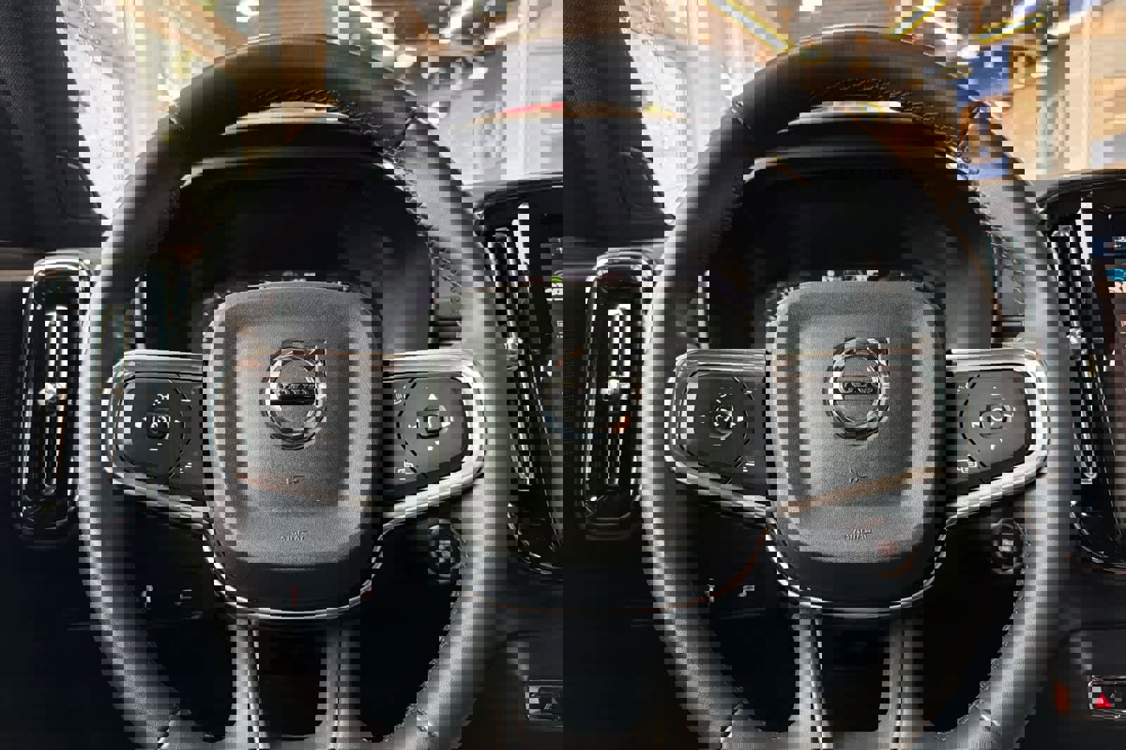 Used 2022 Volvo XC40 T5 Inscription w/ Climate Package image 26