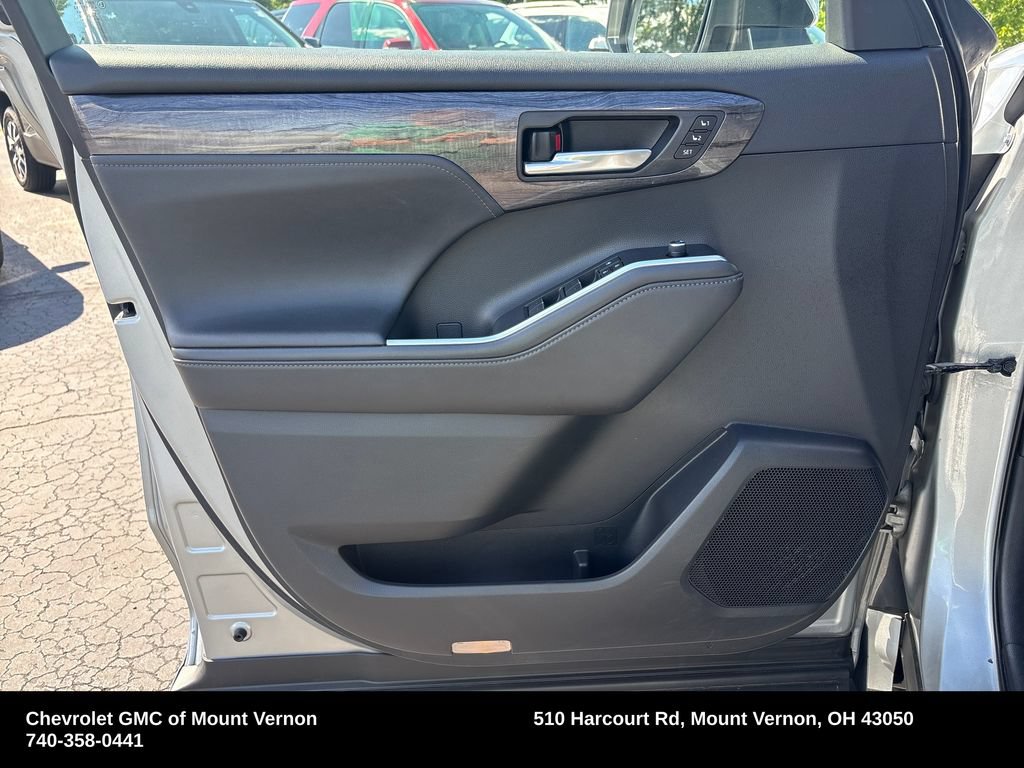 Used 2020 Toyota Highlander Limited AWD/4WD image 12