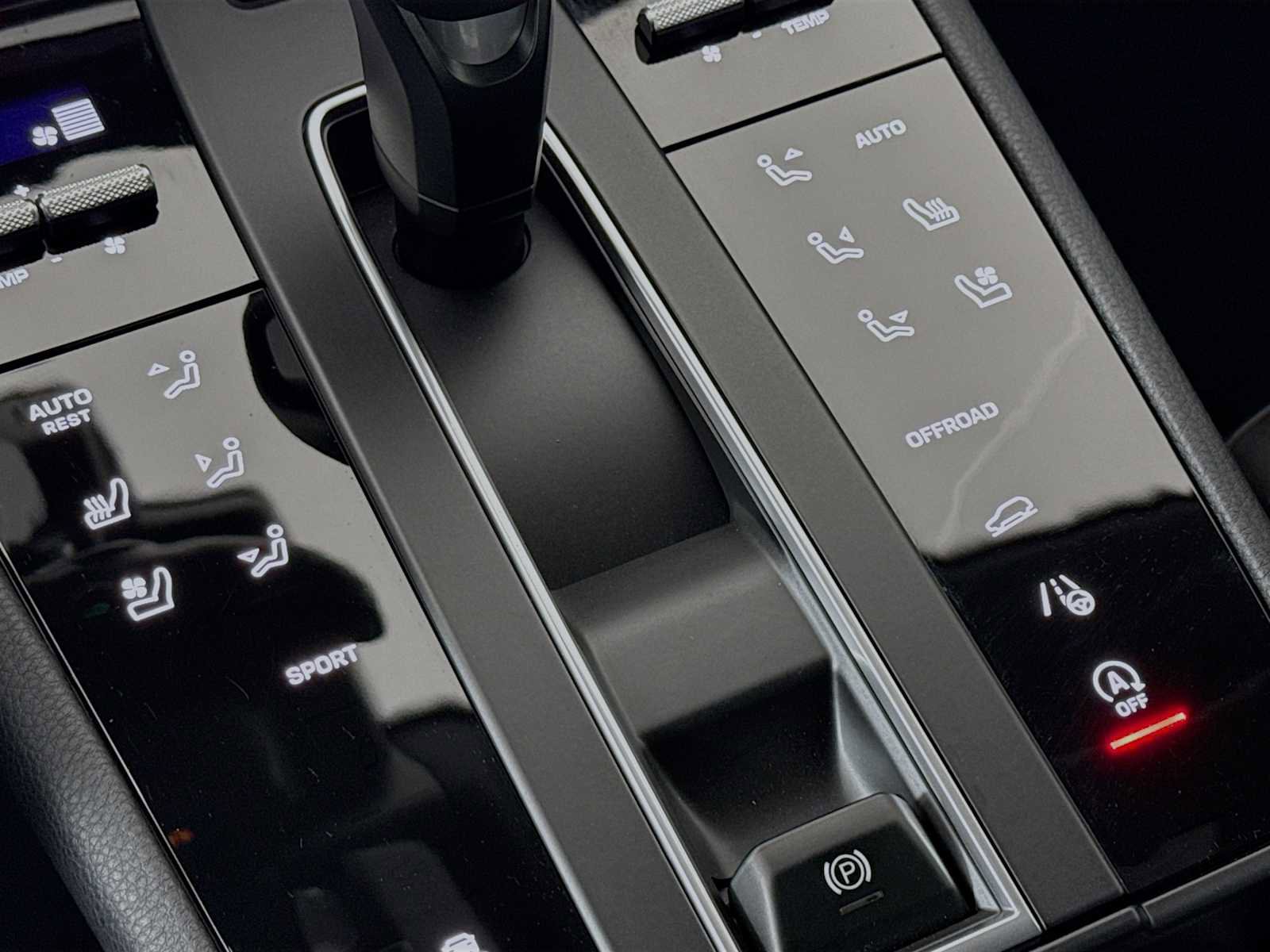 Certified 2025 Porsche Macan image 21