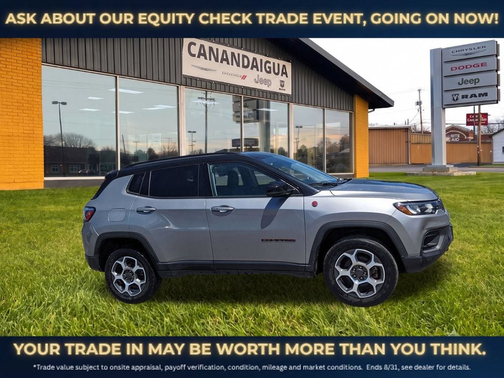 Used 2022 Jeep Compass Trailhawk w/ Trailhawk Convenience Group AWD/4WD image 2