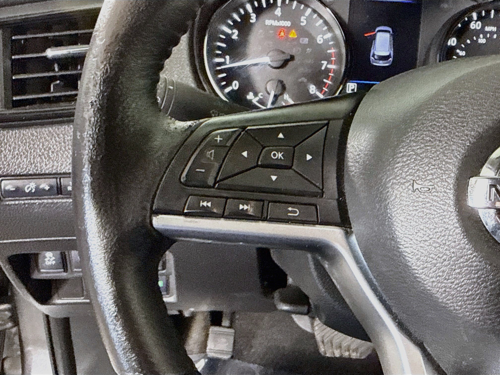 Used 2020 Nissan Rogue SV AWD/4WD image 14