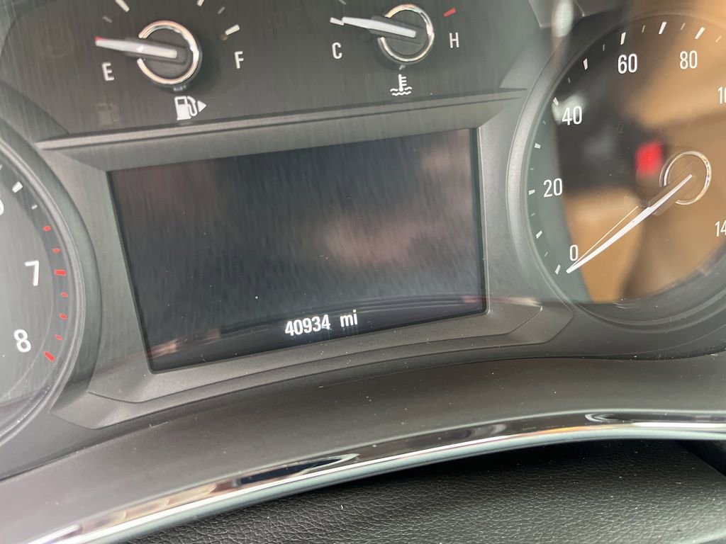 Used 2018 Buick Encore Essence w/ Experience Buick Package FWD image 9