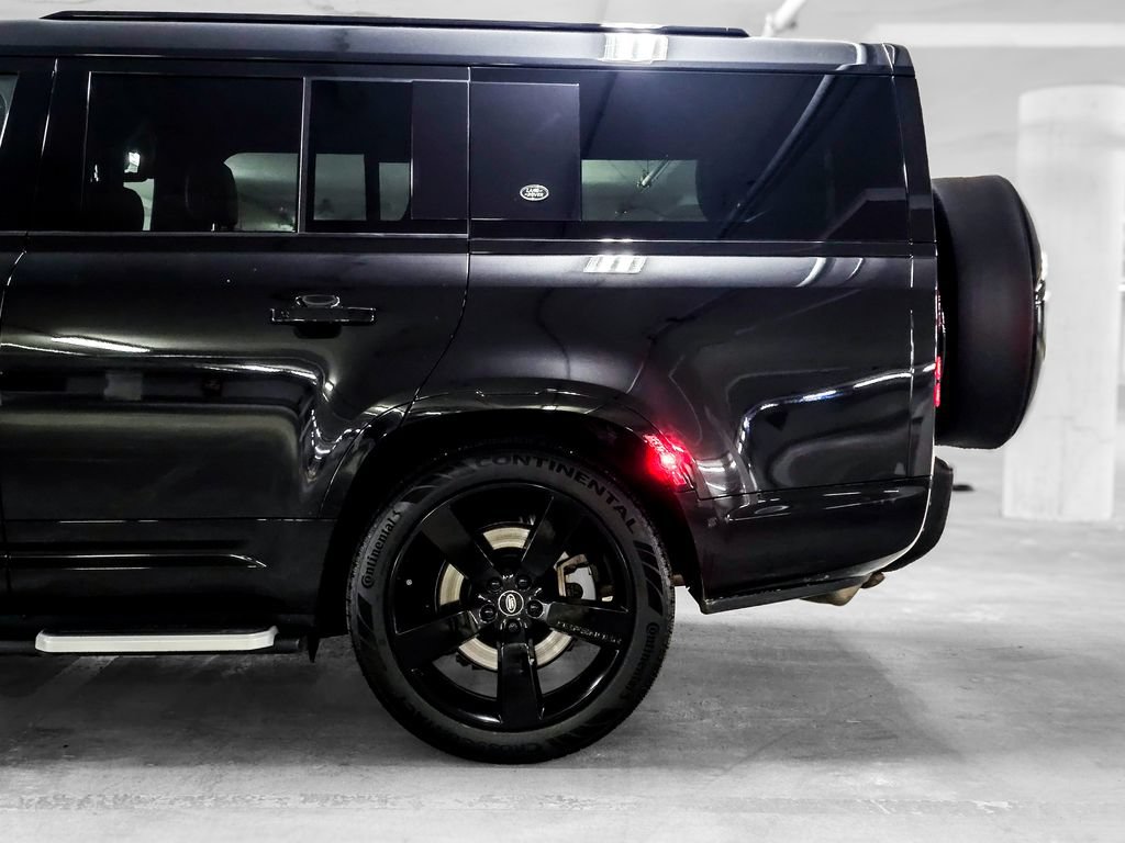 Used 2023 Land Rover Defender 130 X-Dynamic SE AWD/4WD image 15