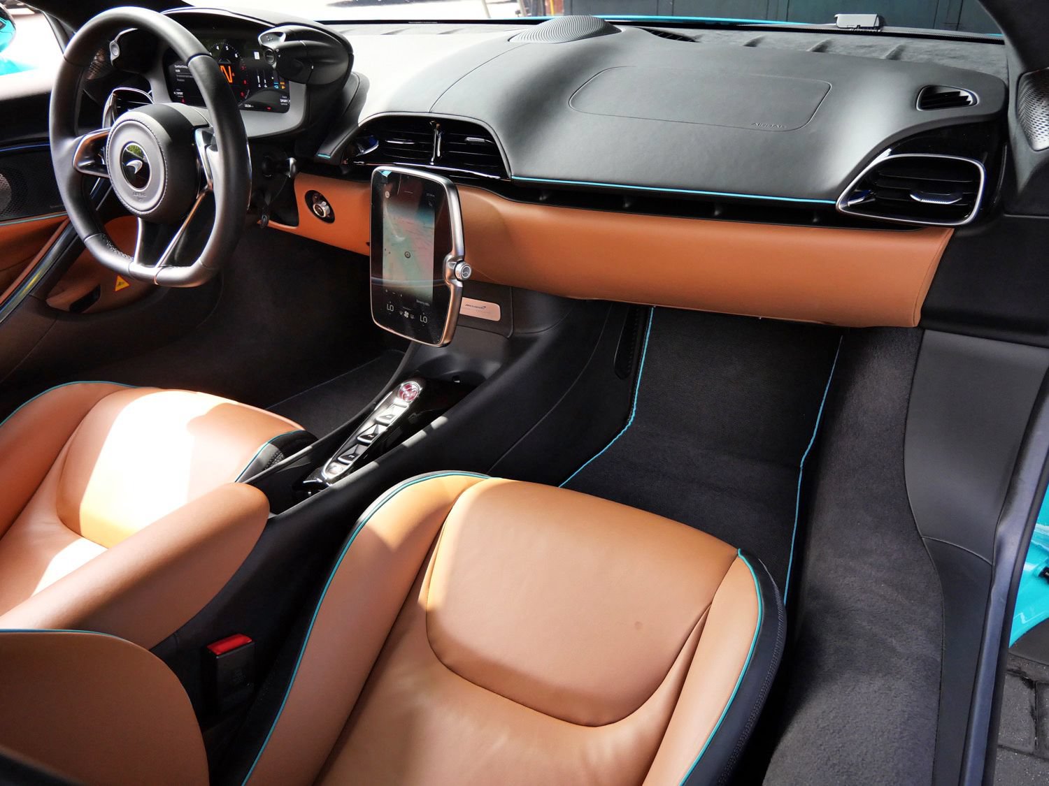 Used 2023 McLaren Artura RWD image 10