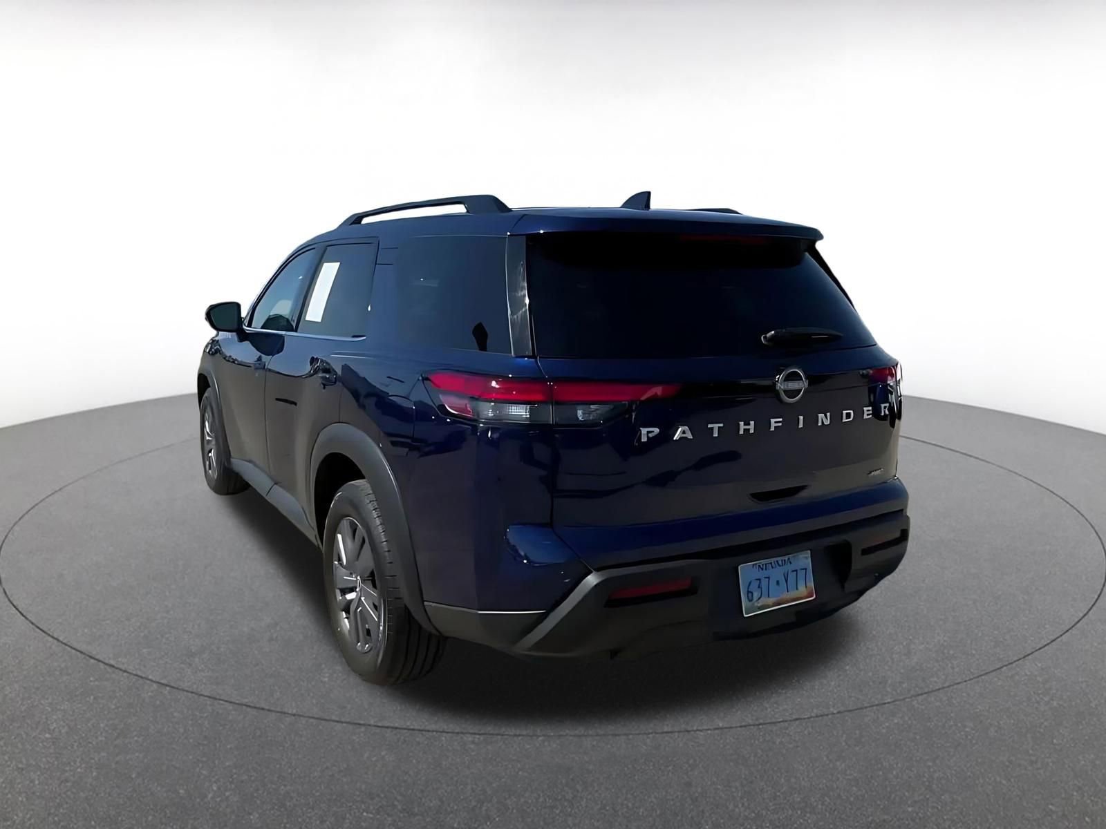 Used 2025 Nissan Pathfinder SV image 11