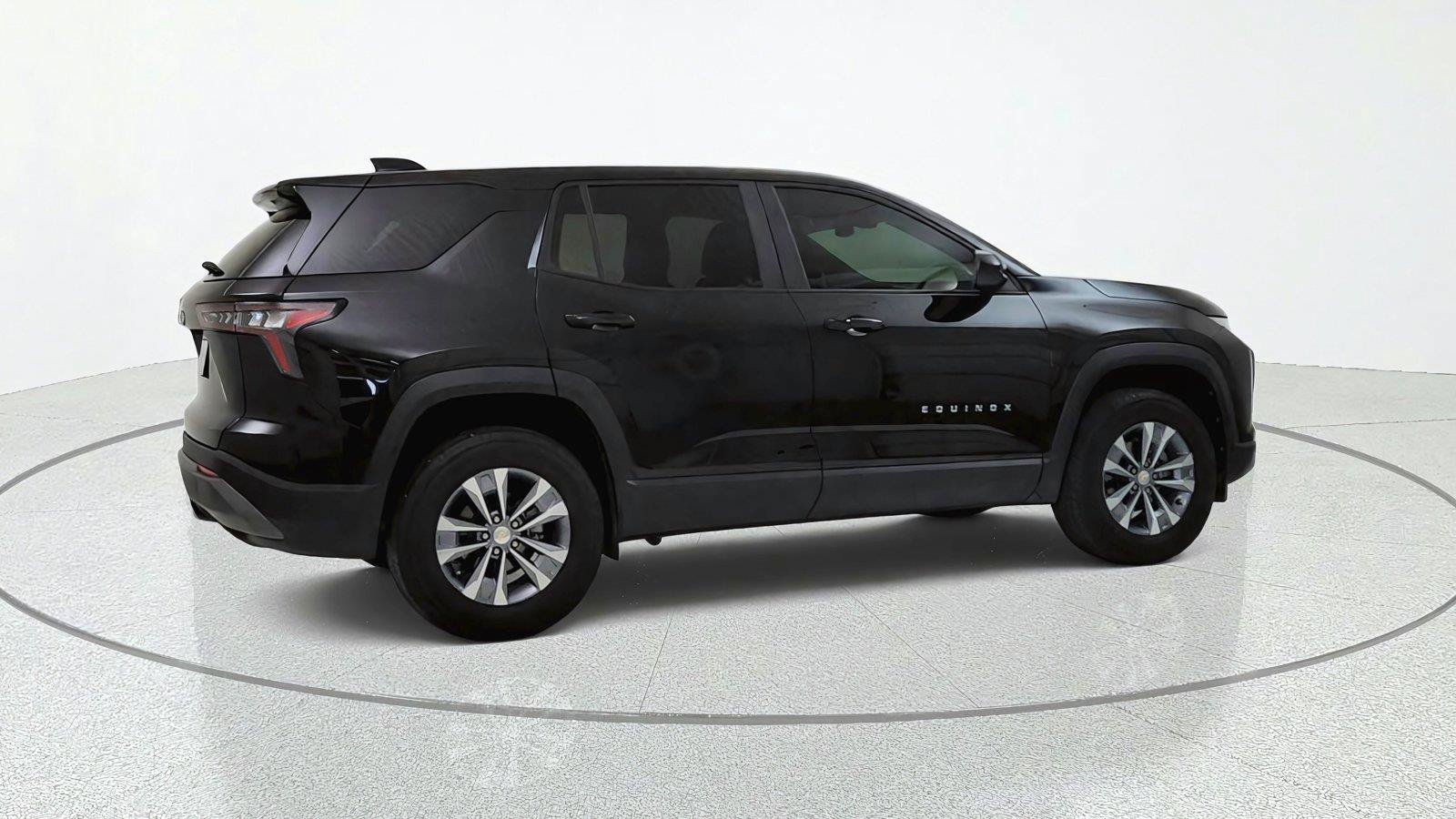 Used 2025 Chevrolet Equinox LT FWD image 7