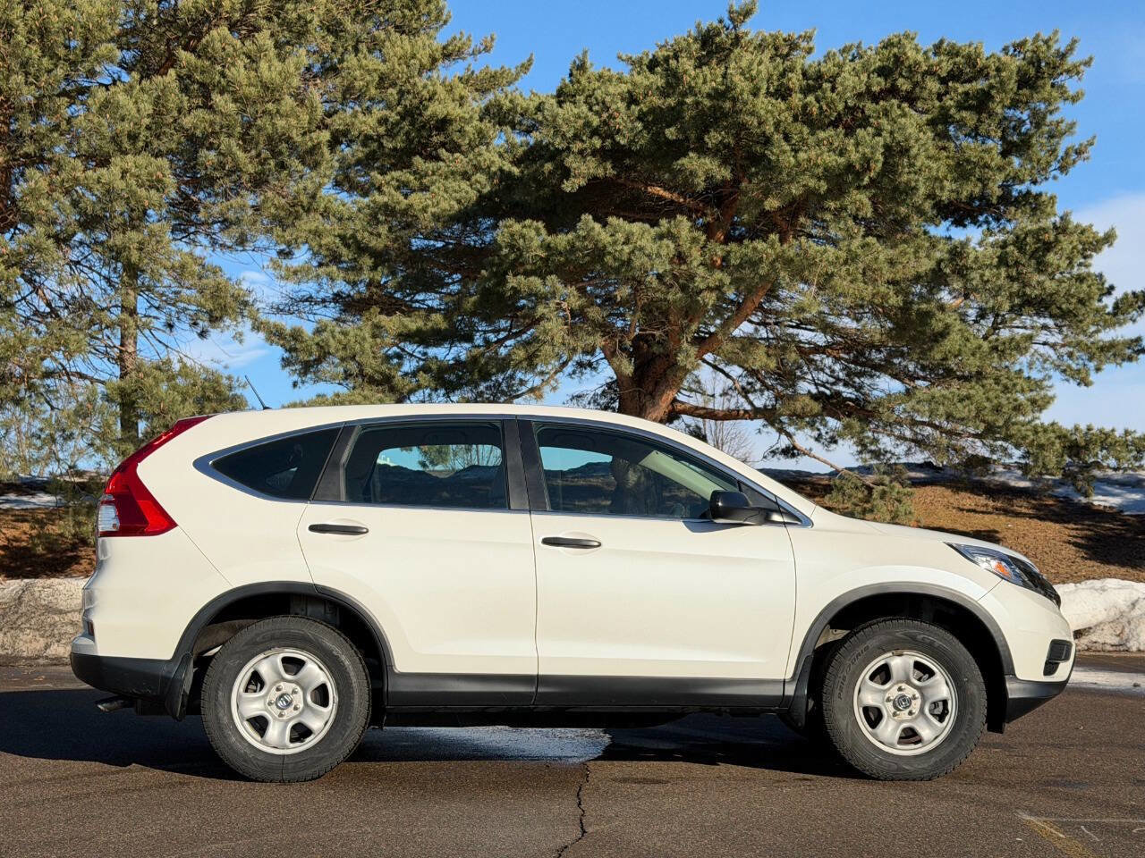 Used 2016 Honda CR-V LX image 2
