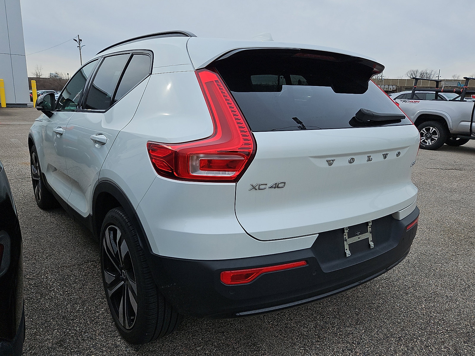 Certified 2023 Volvo XC40 B5 Plus w/ Protection Package Premier image 5